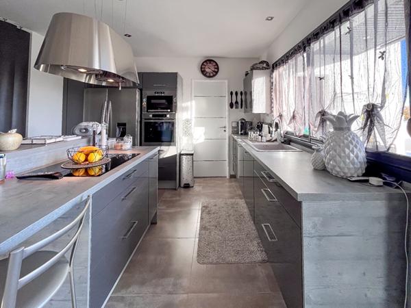 Maison 5 pièce(s) 138 m2 + maison T2 28 m2, Sainte soulle 17220