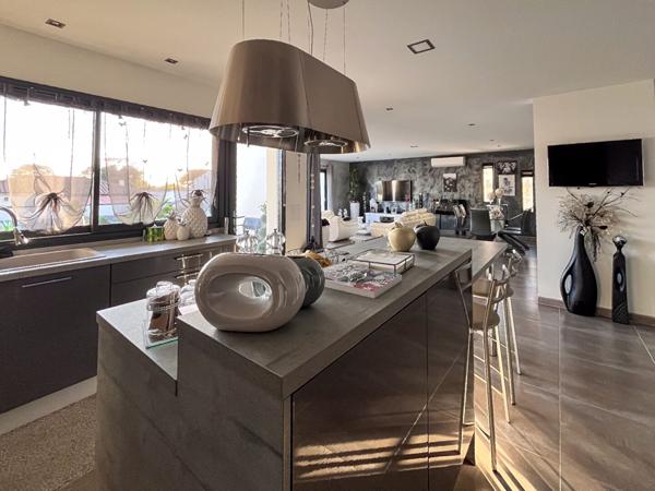 Maison 5 pièce(s) 138 m2 + maison T2 28 m2, Sainte soulle 17220