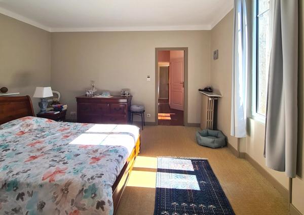 Maison de Maître rénovée – 215 m², Piscine, Garage, Cour et Terrasse