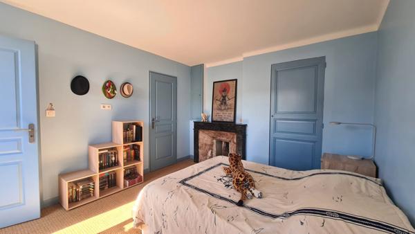 Maison de Maître rénovée – 215 m², Piscine, Garage, Cour et Terrasse