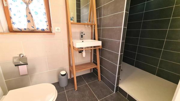 Maison de Maître rénovée – 215 m², Piscine, Garage, Cour et Terrasse