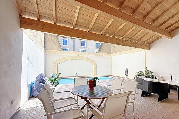 Maison de Maître rénovée – 215 m², Piscine, Garage, Cour et Terrasse