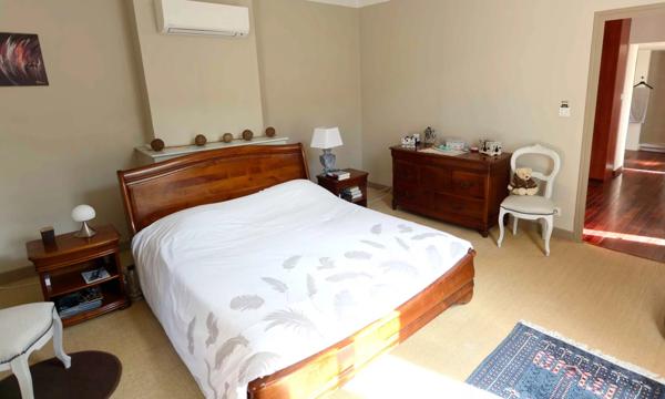 Maison de Maître rénovée – 215 m², Piscine, Garage, Cour et Terrasse