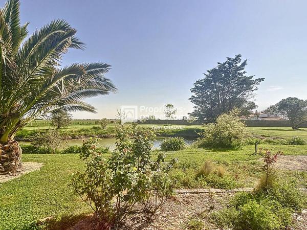 Maison Beauvoir Sur Mer 5 pièce(s) 100 m2 environ sur + d'1 Ha