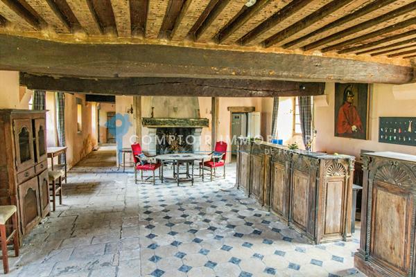 Château 40 pièce(s) 30 chambre(s) 2863 m²