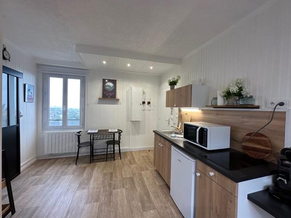 l'Adresse vous propose ce T2 meublé avec une vue imprenable sur la ville du Havre dans le quartier de Félix Faure.