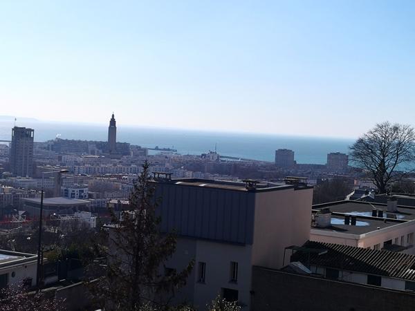 l'Adresse vous propose ce T2 meublé avec une vue imprenable sur la ville du Havre dans le quartier de Félix Faure.