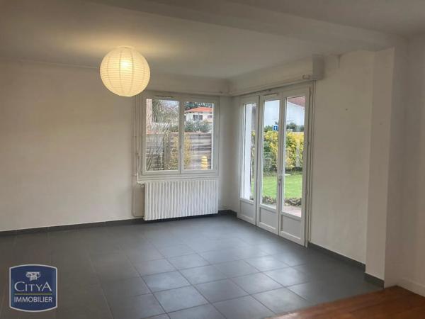 Appartement à louer 4 pièces 116m² Mont-de-Marsan (40000)