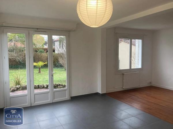 Appartement à louer 4 pièces 116m² Mont-de-Marsan (40000)
