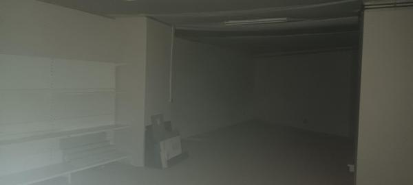 Local commercial en rez de chaussée d'une surface totale de 195 m² avec une surface de vente de 109 m² et un sous sol (réserve de 74 m²)