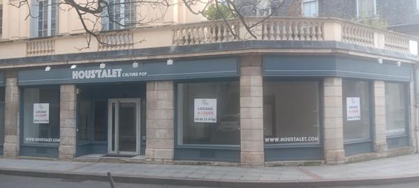 Local commercial en rez de chaussée d'une surface totale de 195 m² avec une surface de vente de 109 m² et un sous sol (réserve de 74 m²)