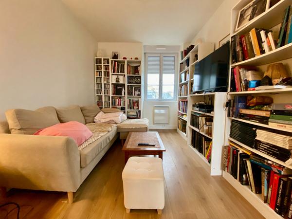 À vendre au centre ville DINAN appartement de Type 3 en duplex petite copropriété, place de parking privative