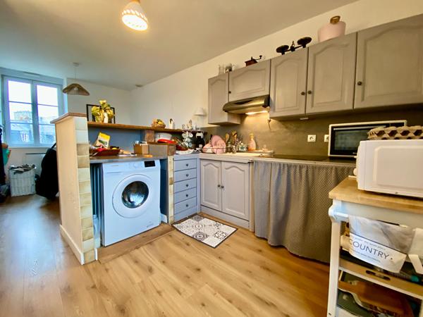 À vendre au centre ville DINAN appartement de Type 3 en duplex petite copropriété, place de parking privative