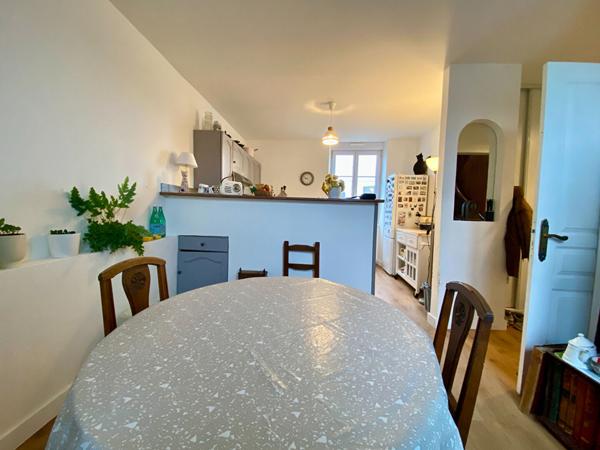À vendre au centre ville DINAN appartement de Type 3 en duplex petite copropriété, place de parking privative