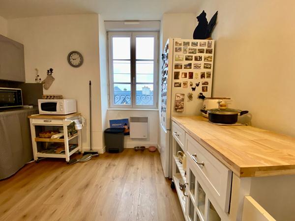À vendre au centre ville DINAN appartement de Type 3 en duplex petite copropriété, place de parking privative