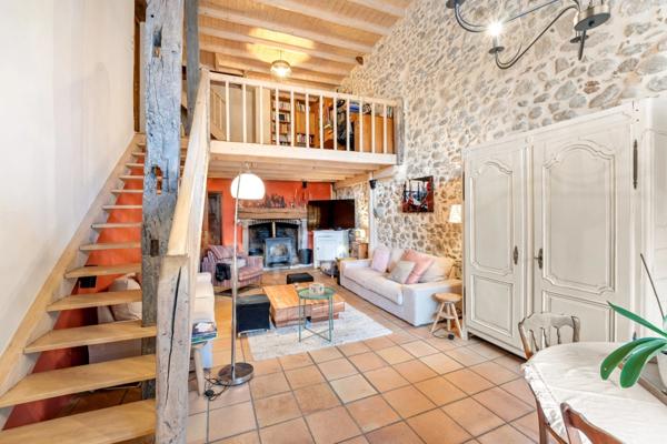 À VENDRE – Ferme Gessienne rénovée + Grange - PREVESSIN-MOENS (01)