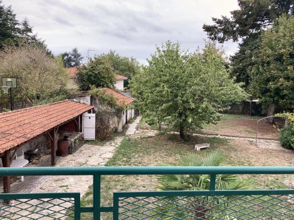 Belle Maison de Maître en centre ville avec jardin et garages