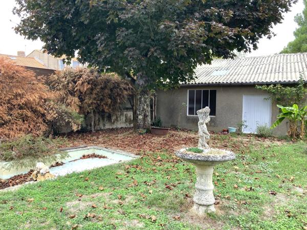 Belle Maison de Maître en centre ville avec jardin et garages