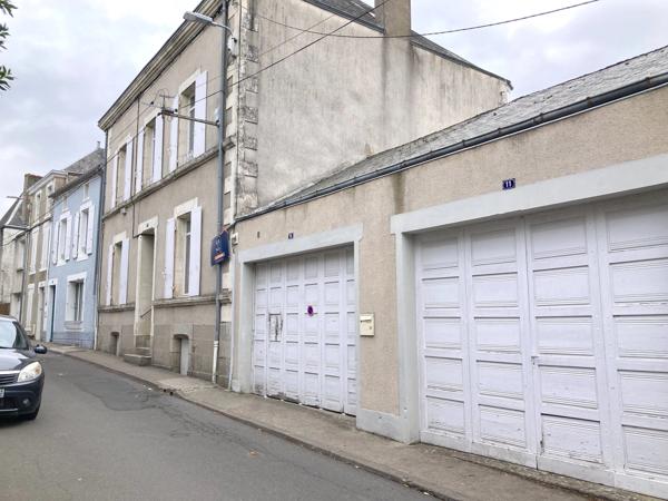 Belle Maison de Maître en centre ville avec jardin et garages