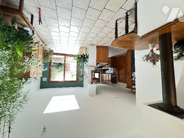 Maison familiale  6 chambres d'une superficie habitable approximative est de 157 m².