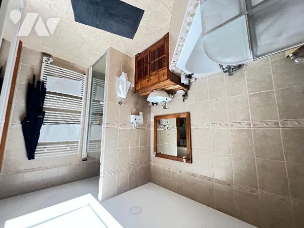 Maison familiale  6 chambres d'une superficie habitable approximative est de 157 m².