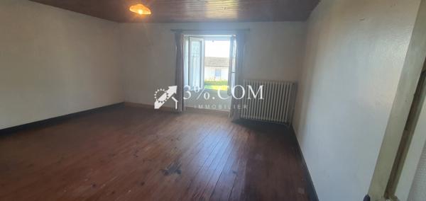 Moutiers- sur-le-Lay maison à rénovée de 90m² avec une grange aménageable. Moutiers-sur-le-Lay (85320)