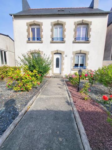 Maison traditionnelle à vendre 6 pièces LANVEOC (29)