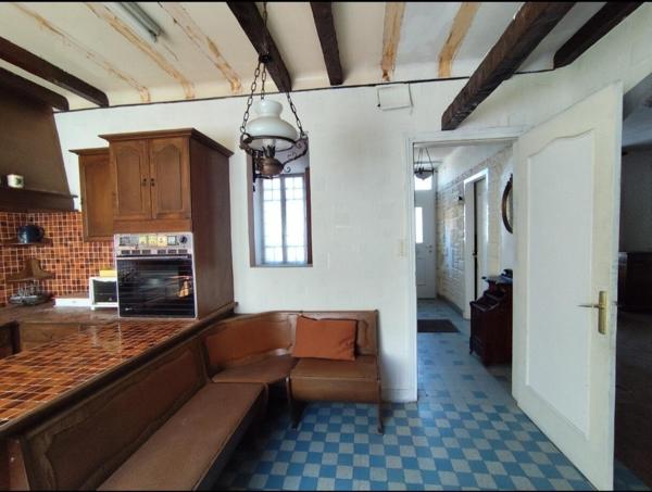 Maison de bourg avec jardin et cours
