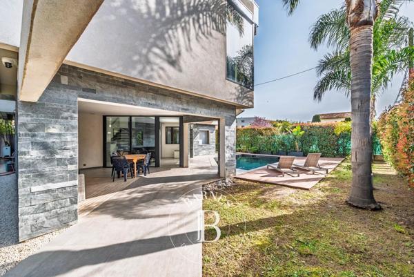 Cagnes-sur-Mer, Villa 4 Chambres -  240 m² à vendre