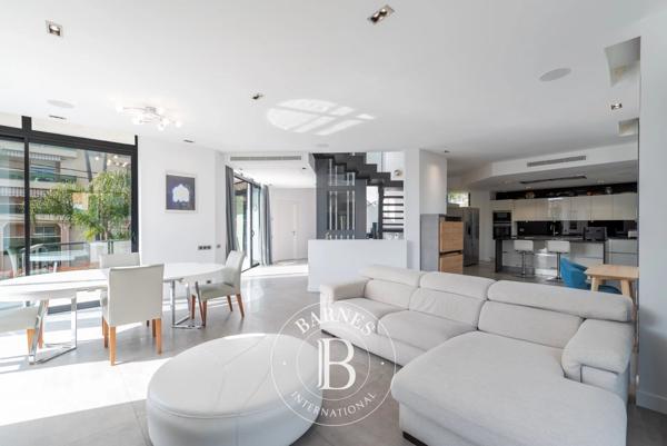 Cagnes-sur-Mer, Villa 4 Chambres -  240 m² à vendre