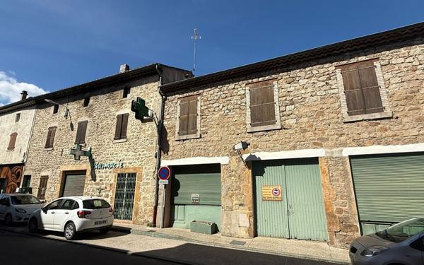 Maison à vendre    6 pièces •  Lablachère