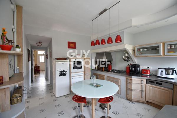 Propriété Bourgeoise (247 m²) à MALAUNAY