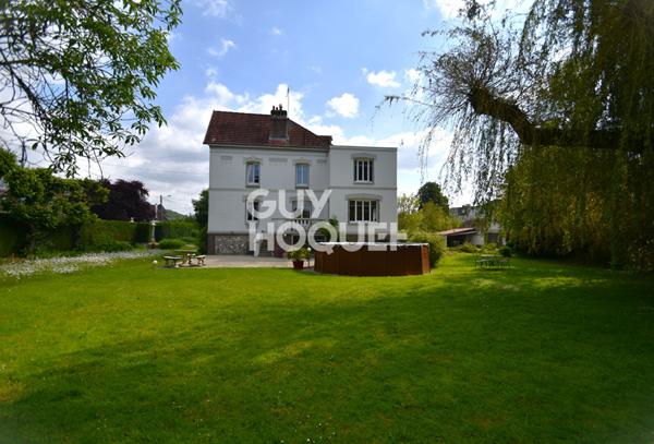 Propriété Bourgeoise (247 m²) à MALAUNAY