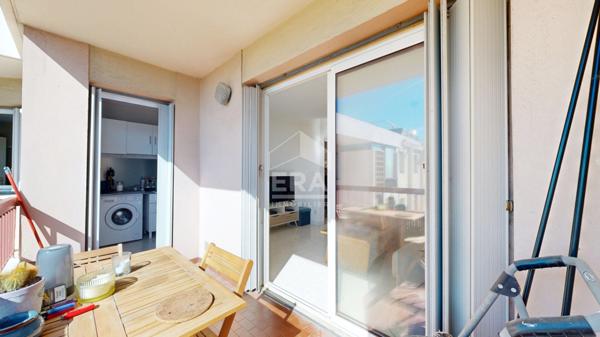 SAINT-LAURENT-DU-VAR - CENTRE-VILLE : F1 EN DERNIER ÉTAGE AVEC TERRASSE ET PARKING
