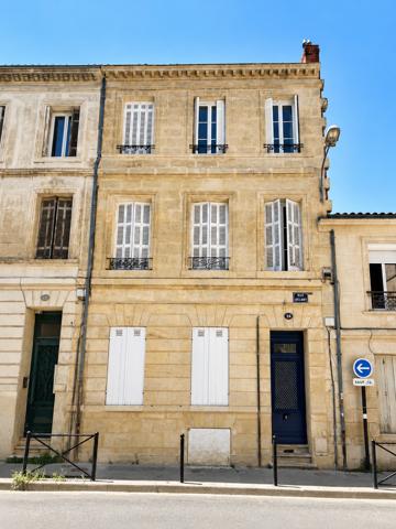 Maison en pierre rénovée avec jardin et verrière – Chartrons / Bassins à flot