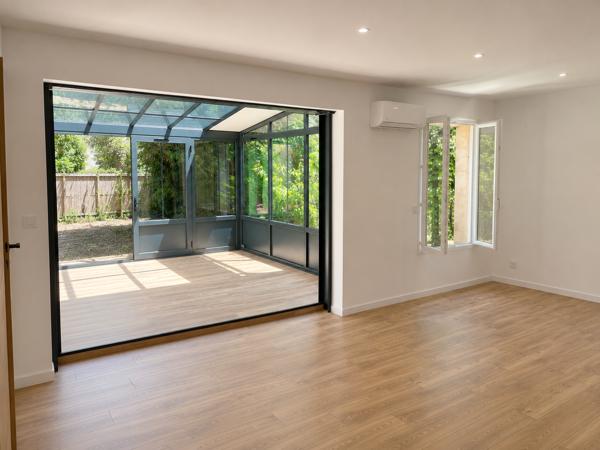 Maison en pierre rénovée avec jardin et verrière – Chartrons / Bassins à flot