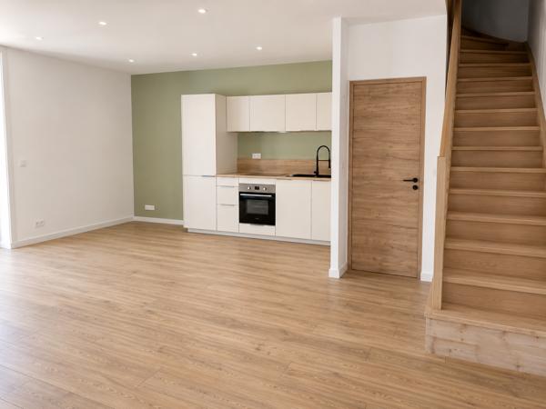 Maison en pierre rénovée avec jardin et verrière – Chartrons / Bassins à flot