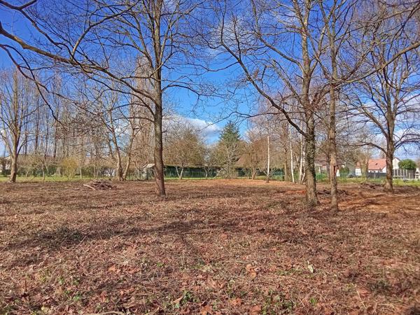 Situé à Collemiers (89100)