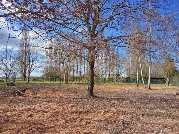 Situé à Collemiers (89100)