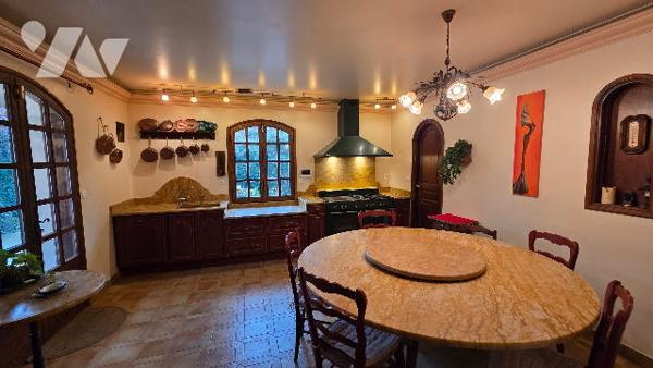 Villa 8 pièces 212m²
