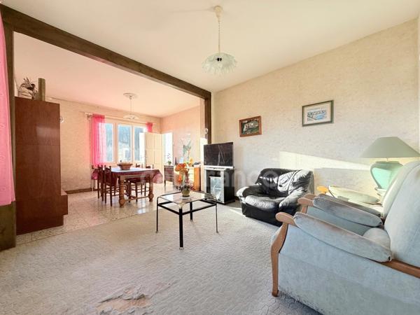 MAISON 70 M2, 2 CHAMBRES, TERRAIN CLOS ET ARBORÉ DE 1 425 M2, VUE DÉGAGÉE, CALME, DOUBLE GARAGE, CAVE, DOUBLE VITRAGE PVC, CHARPENTE/COUERTURE OK, TF 328€