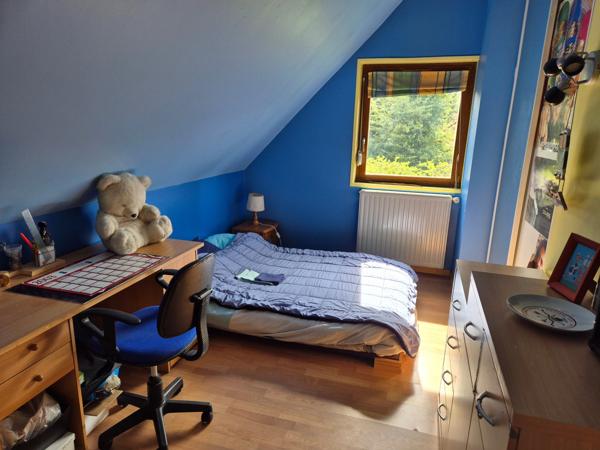 Maison individuelle 4 chambres + 1 bureau + jardin + garage 2V