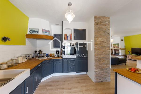 MAISON DE MACON AVEC DEPENDANCES- PISCINE-GARAGE