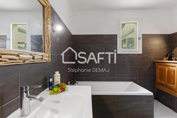 MAISON DE MACON AVEC DEPENDANCES- PISCINE-GARAGE