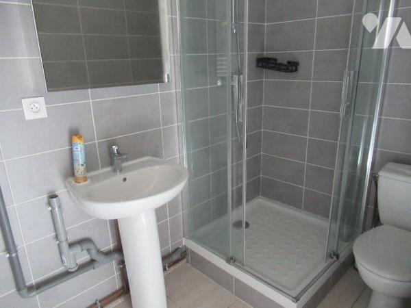 Ensemble immobilier comprenant 8 studios meublés, sur une parcelle de 471m² un garage sur rue. ...