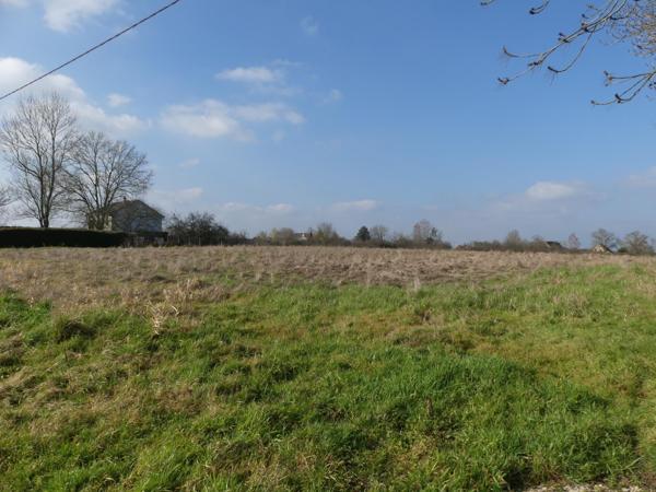 Terrain à batir 2 458 m² - libre constructeur