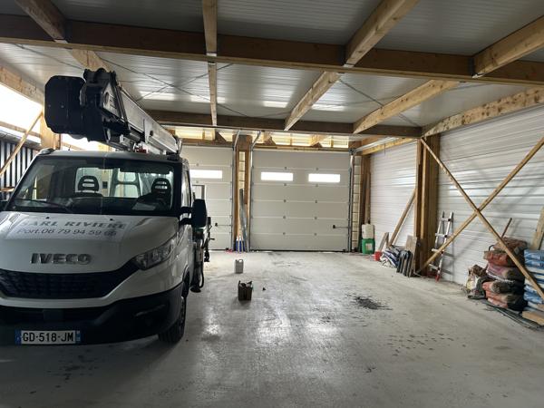 Local Commercial
         3 pièces
        - 383 m² 283 400 € *