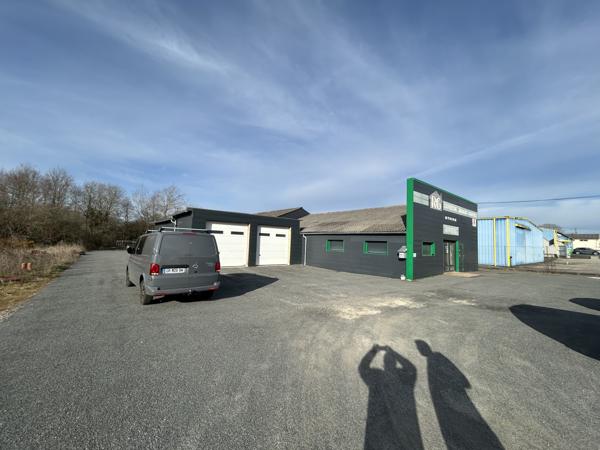 Local Commercial
         3 pièces
        - 383 m² 283 400 € *