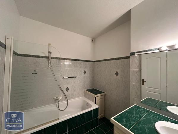 Appartement à louer 2 pièces 61m² Carpentras (84200)