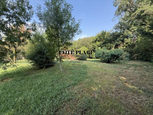 TERRAIN A BÂTIR - PROCHE PLAGE DE NAUZAN - 774 M² AU PRIX DE 299 250 € FAI